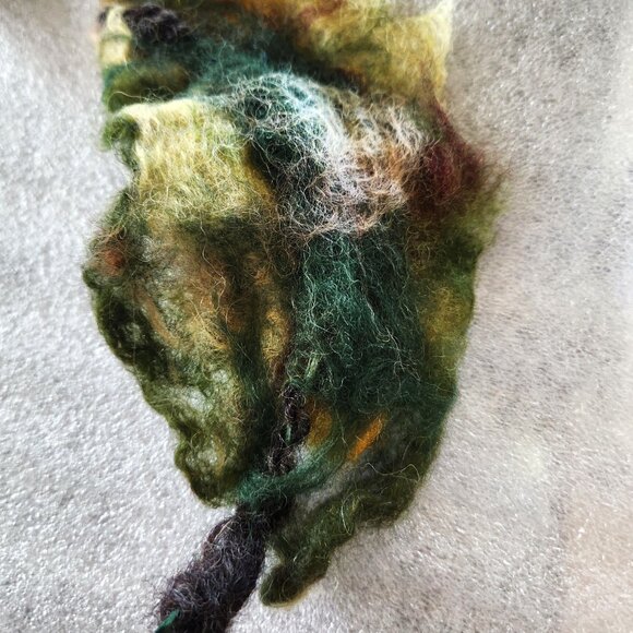 Hand felted 3D leaves, flexible, made with high quality wool, aprox. 6 inch. - Picture 5 of 5